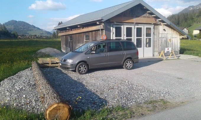 Schoenried Apartment | Beautiful apartment for 9 guests with WIFI, TV, balcony and pets allowed