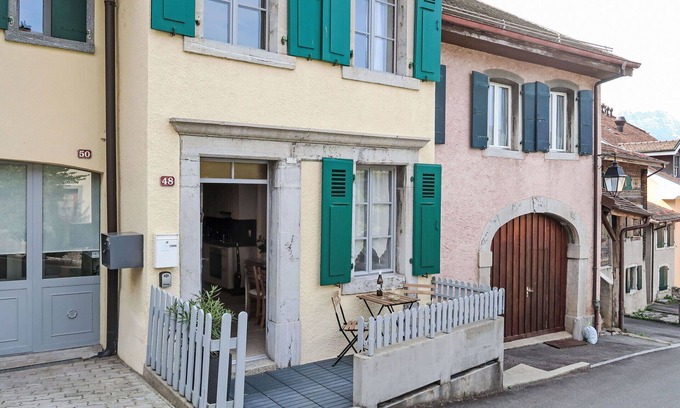 Yvorne Apartment | Beautiful apartment for 4 guests with WIFI, terrace and parking