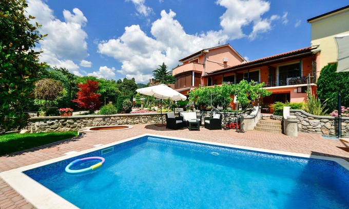 Sarsoni Apartment | Beautiful apartment for 8 guests with private pool, WIFI, TV, terrace and pets allowed