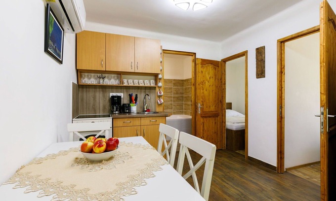 Fonyodliget Apartment | Beautiful apartment for 4 people with WIFI, A/C, TV, terrace and pets allowed