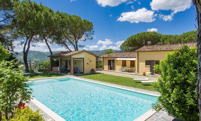 Bucine Apartment | Beautiful apartment for 4 guests with WIFI, pool, TV, terrace and pets allowed