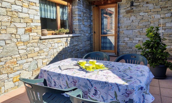 Colico Apartment | Beautiful apartment for 4 guests with WIFI, TV and patio