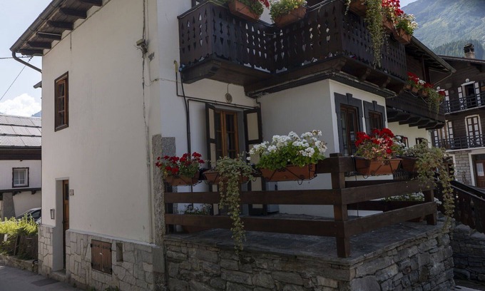 Macugnaga Apartment | Beautiful apartment for 6 guests with TV, balcony, pets allowed and panoramic view