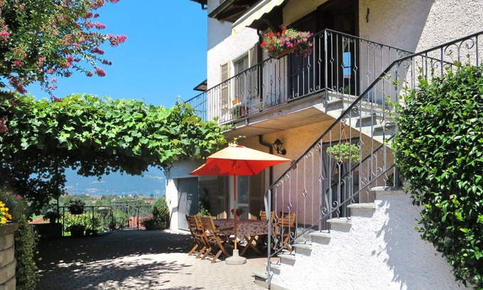 Luino Apartment | Beautiful apartment for 5 people with WIFI, TV, terrace and pets allowed