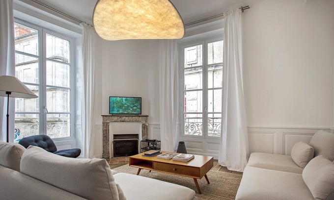 Angouleme Apartment | Beautiful apartment with parking historic center