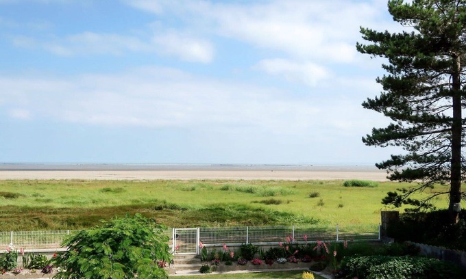 Ille-et-Vilaine Apartment | Beautiful apartment for 4 people with WIFI, TV, terrace and parking