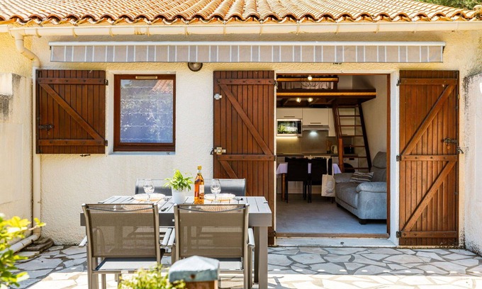 Les Mathes Apartment | Beautiful apartment for 4 guests with WIFI, TV, terrace and parking