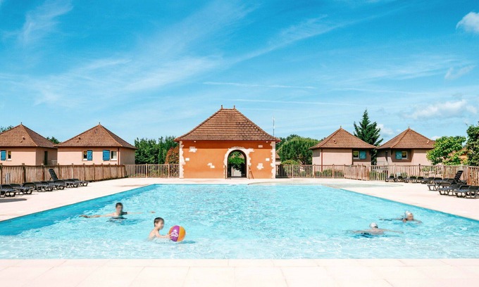 Prayssac Apartment | Beautiful apartment for 3 guests with WIFI, pool, TV, terrace, pets allowed and parking
