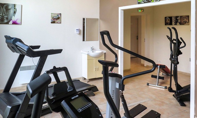 Montignac House | Beautiful apartment in villa for 8 people with WIFI, pool, TV, terrace and pets allowed