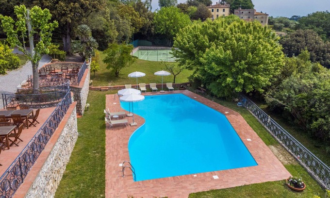 Crespina Villa | Beautiful apartment in villa with private pool, WIFI, TV, terrace, pets allowed and parking