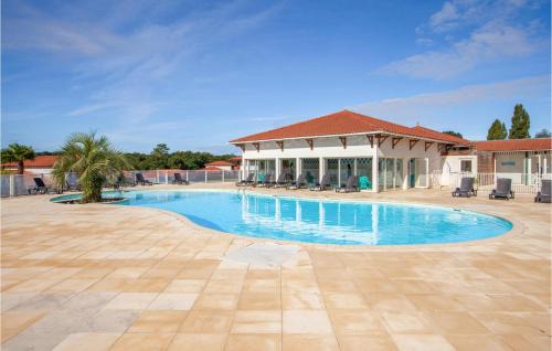 Cassen Apartment | Beautiful Apartment In Cassen