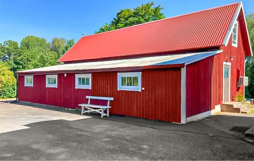Navragol Apartment | Beautiful Apartment In Holmsjö With Wifi