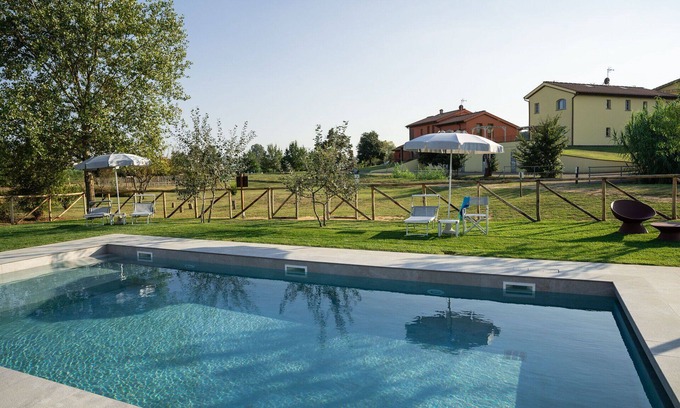 Larciano House | Beautiful apartment in villa for 4 guests with pool, A/C, WIFI, TV and parking