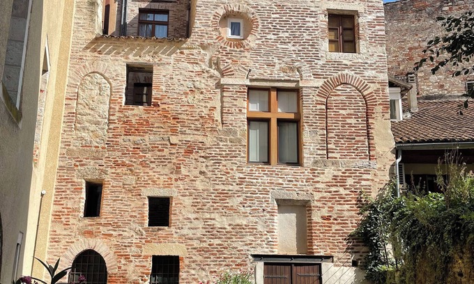 Cahors Old Town Apartment | Beautiful apartment in the historic center, bright, quiet.