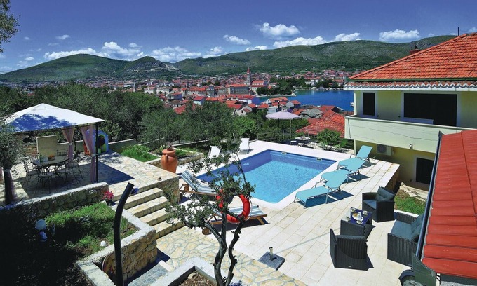 Trogir Apartment | Beautiful apartment in Trogir with WiFi
