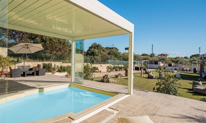 Eden Beach Villa | Beautiful apartment in villa for 3 people with A/C, pool, WIFI, TV and patio