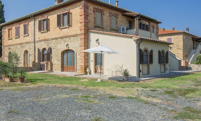 Pomarance Villa | Beautiful apartment in villa for 7 guests with WIFI, A/C, terrace and pets allowed