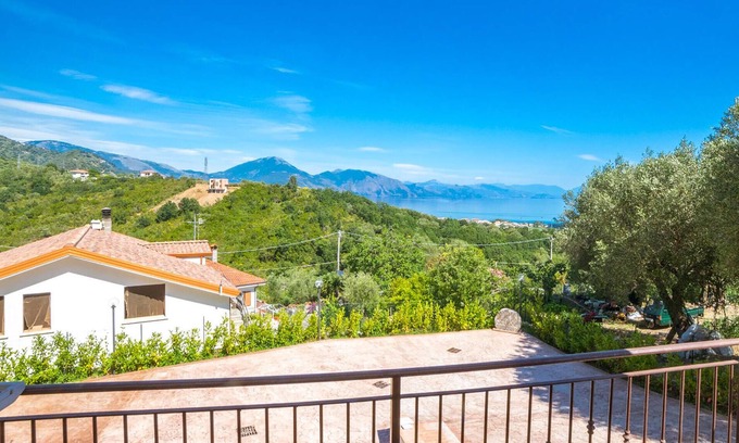 Policastro Bussentino Apartment | Beautiful Apartment in Policastro Bussentino With 3 Bedrooms and Wifi