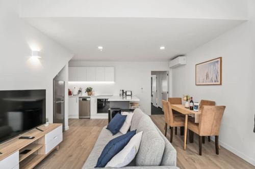 Frankton Apartment | Beautiful Apartment Sleeps 4 Close Town & Ski