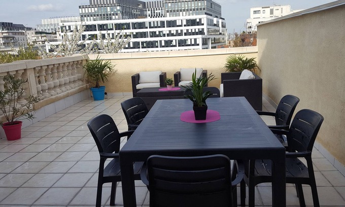 Villejuif Apartment | Beautiful apartment with large terrace