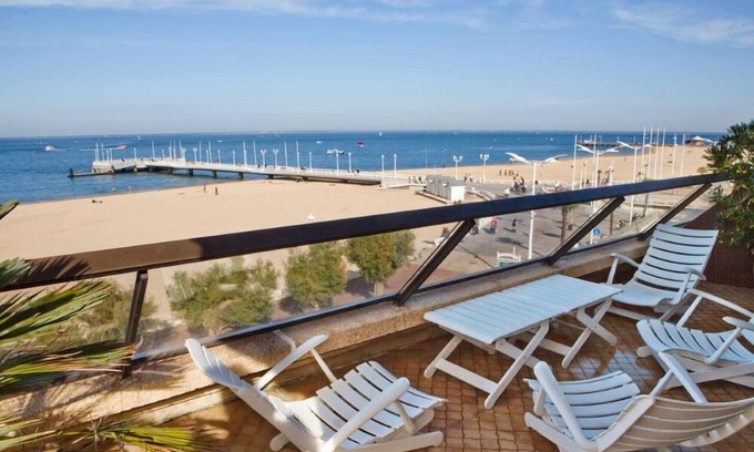 Arcachon Apartment | Beautiful apartment with sea views and downtown