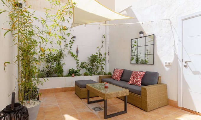 Lagunillas Apartment | Beautiful apartment with patio in the Picasso neighborhood