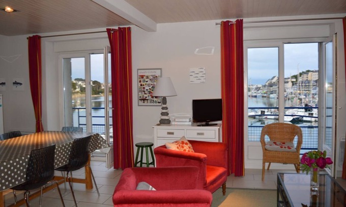 Audierne Apartment | BEAUTIFUL APARTMENT WITH VIEWS OVER THE PORT OF AUDIERNE 3 ETOILES - WIFI 3☆