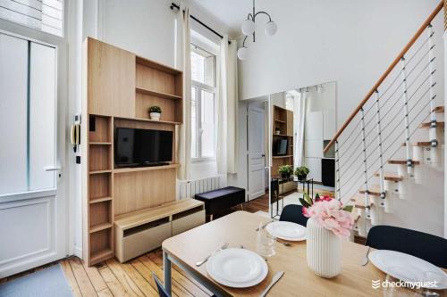 Quartier de l'Ecole-Militaire Apartment | Beautiful Apt -1BR-4P- Tour Eiffel - Invalides