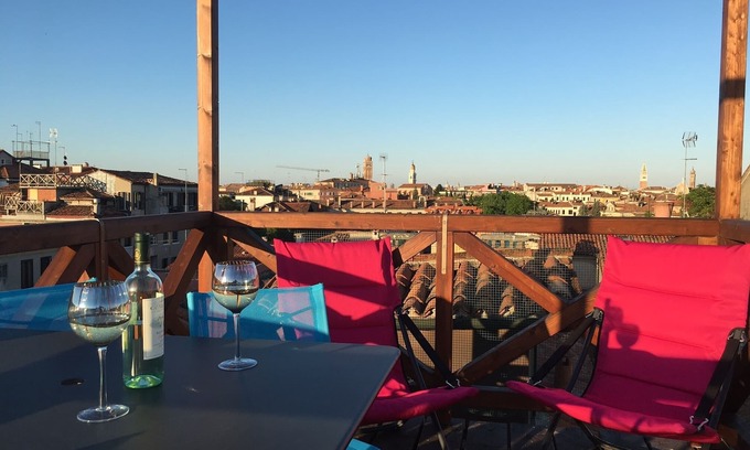Dorsoduro Apartment | Beautiful Art Deco Appartment with amazing view from the roof top terrace