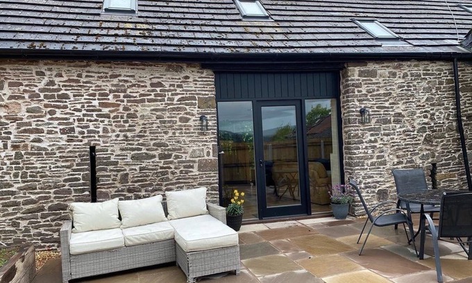 Crickhowell House | Beautiful barn conversion in the heart of the Brecon Beacons