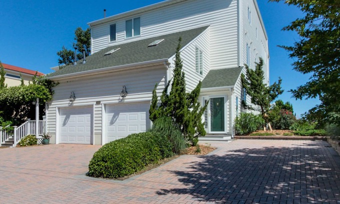 Northeast Virginia Beach House | Beautiful Bay Front Property - 2BR/2BA