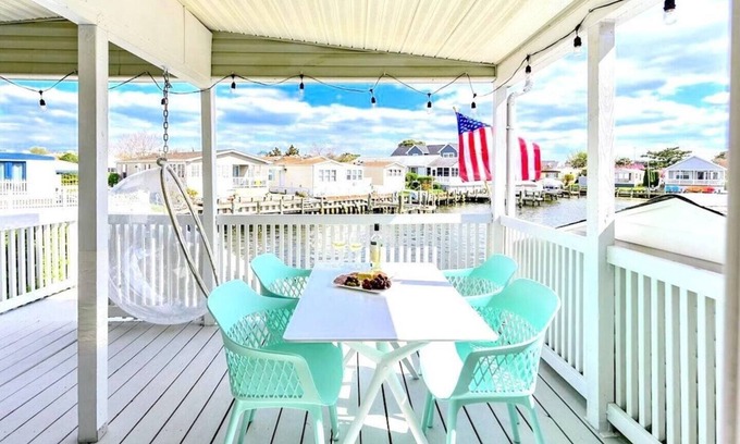 Montego Bay House | Beautiful Bay Views * 2 Kayaks To Explore The Bay * Private Dock For Boat!* NEW MASTER BATH in 2022
