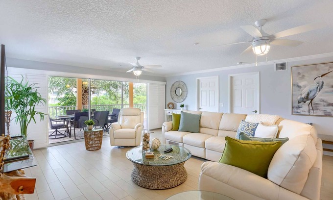 Indian Rocks Beach Condo | Beautiful Beachside Condo, FREE Activities Included, Beach Gear, Pool, Grill ~ 101 Casa de Playa