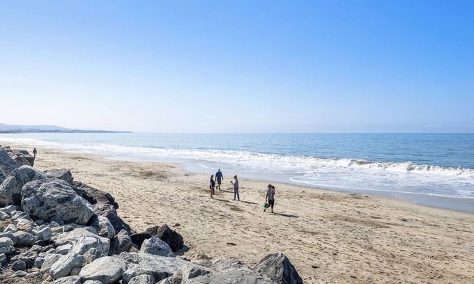 El Granada House | Beautiful Beach House. Just blocks from the beach and restaurants.