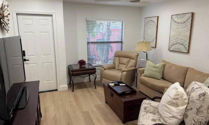 Bonita Shores Apartment | Beautiful Beach Oasis