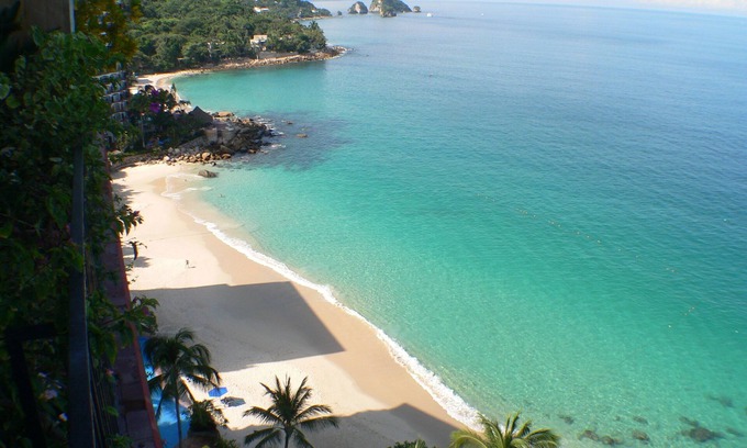 Colonia 5 de Diciembre Condo | Beautiful beachfront condo located in Playas Gamelas - Center Unit, 11th Floor