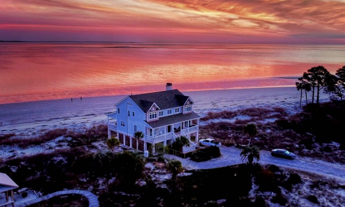Beachwalk House | Beautiful Beachfront House With Amazing Views!