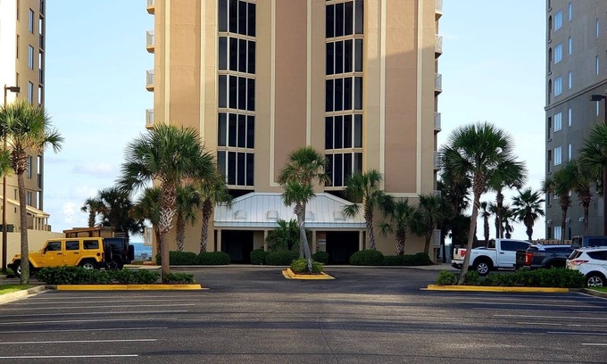 Orange Beach Condo | Beautiful BEACHFRONT 6th Floor Corner Condo ~ Amazing Gulf Views ~ on BEACH!