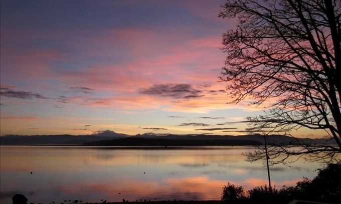 Lummi Island House | Beautiful Beachfront Home with Panoramic Views of Puget Sound