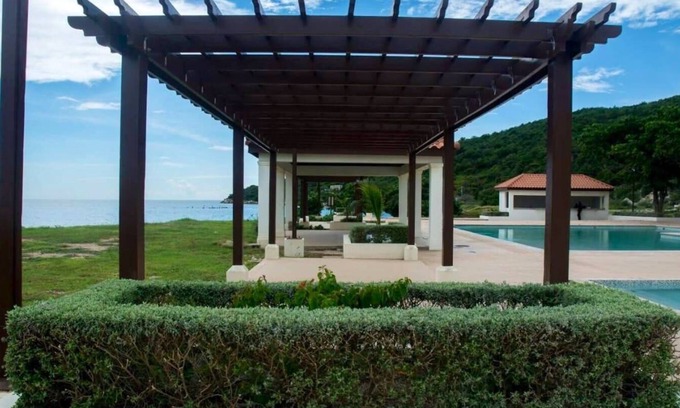 Portmore House | Beautiful Beachfront 3 Bedroom Villa in Jamaica
