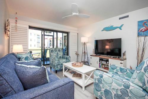 Sanibel Apartment | Beautiful Beachfront Condo Steps From The Beach On Sanibel Island 2D1