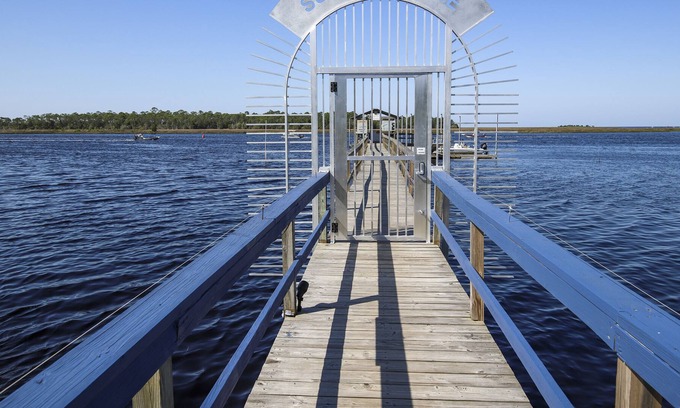 Steinhatchee Condo | BEAUTIFUL BEACHY WELL DECORATED