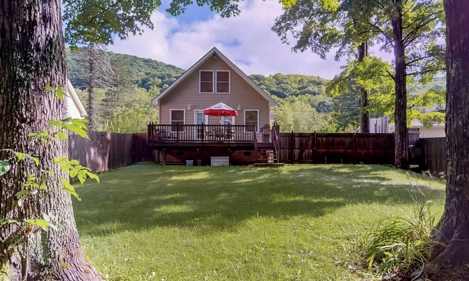 Big Indian Ski Chalet | Beautiful BelleHouse - Creekside in the Catskills