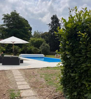 Auterrive House | Beautiful Big Home with Swimming Pool and Nature Grounds