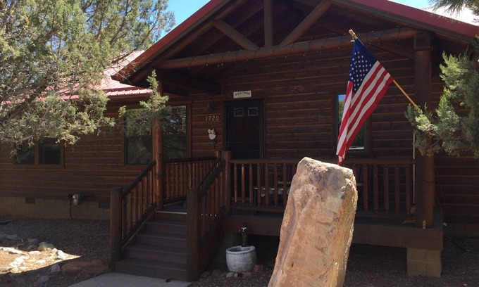 Show Low Cabin | Beautiful Bison Ridge Cabin that has it all.