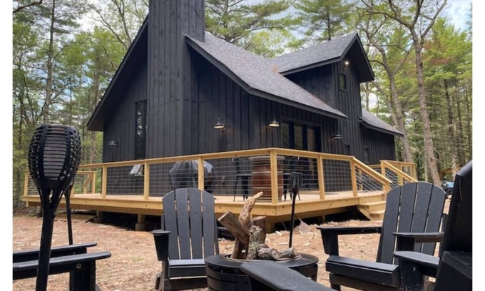Town of Lumberland House | Beautiful brand-new home and with Hot Tub in the heart of the Catskills!