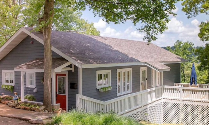 Downtown Branson House | Beautiful Branson Home! Perfect Downtown Location!