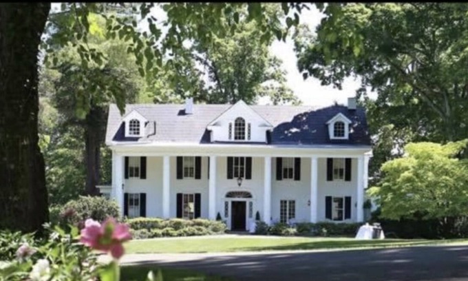 Warrenton House | Beautiful Bridal Suite in Manor on Five Acres Room A