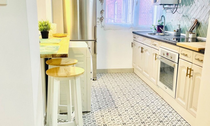 Distrito Llano Apartment | Beautiful bright and recently refurbished apartment 5 min walk to centre