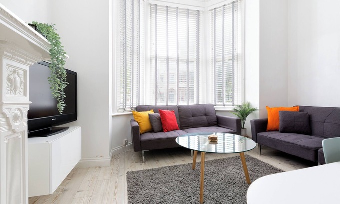 Queen's Park Apartment | Beautiful Bright Apartment in London